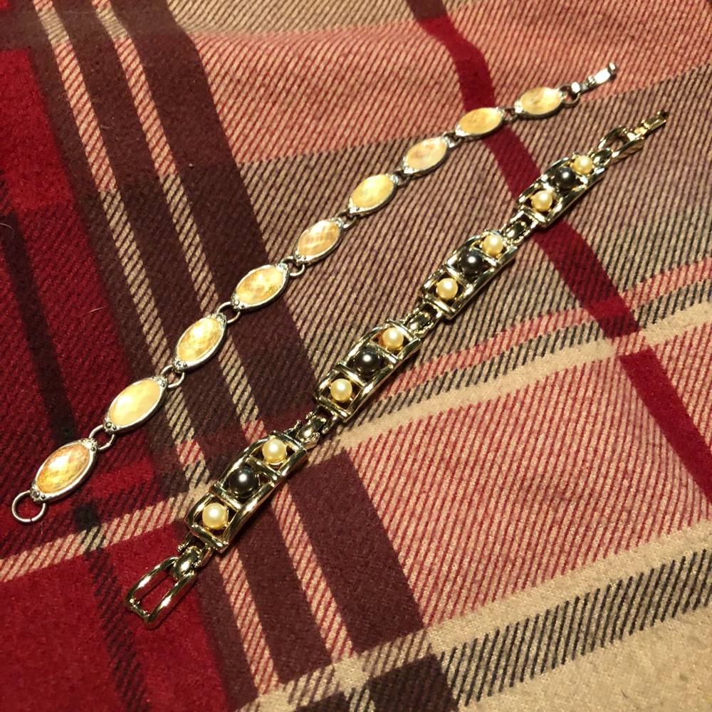 2 bracelets - Picture 2 of 5